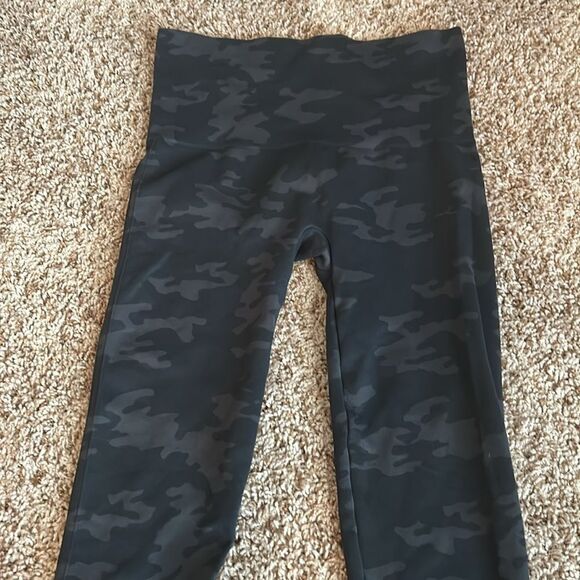 NWOT Camo Spanx (size XL) - Picture 4 of 6
